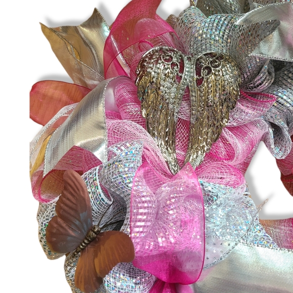 BEAUTIFUL HANDMADE ANGEL WING AND BUTTERFLY DECO MESH WREATH - Picture 3 of 6